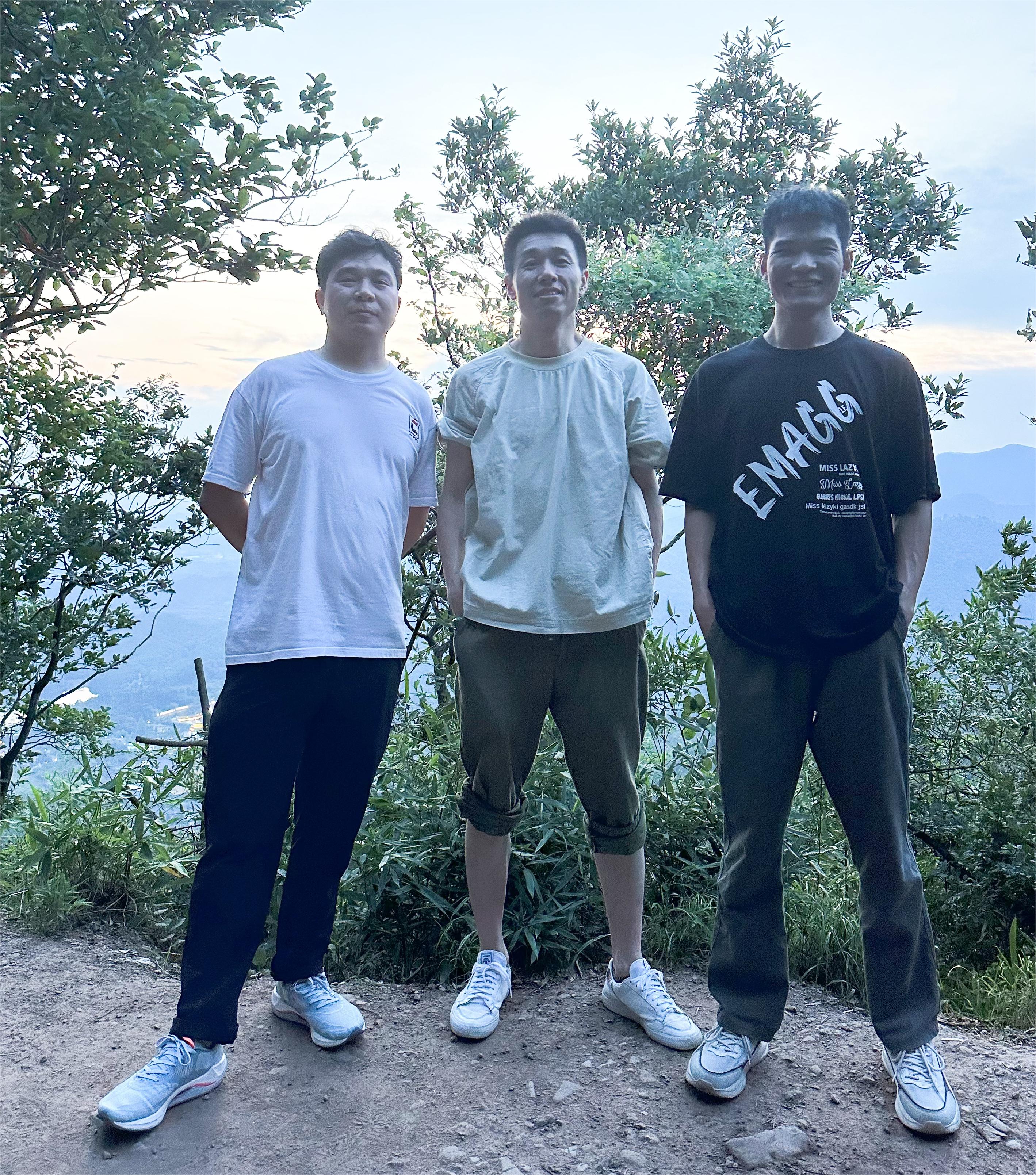 ການກໍ່ສ້າງທີມງານທີ່ Pinnacle Hill ທີ່ບໍລິສັດ Westul ບໍລິສັດ Westul